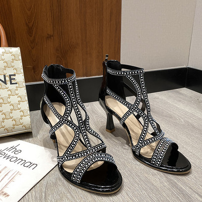 Γυναικεία σανδάλια με φερμουάρ και διακοσμητικές πέτρες