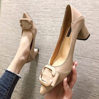 Κομψά γυναικεία  παπούτσια από οικολογικό δέρμα και διακοσμητική αγκράφα