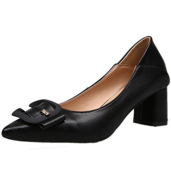 Κομψά γυναικεία  παπούτσια από οικολογικό δέρμα και διακοσμητική αγκράφα