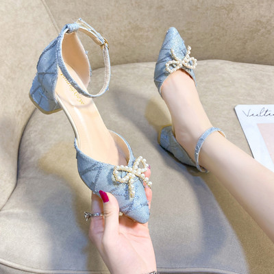 Naiste terava otsaga sandaalid pandla ja pärlipaelaga