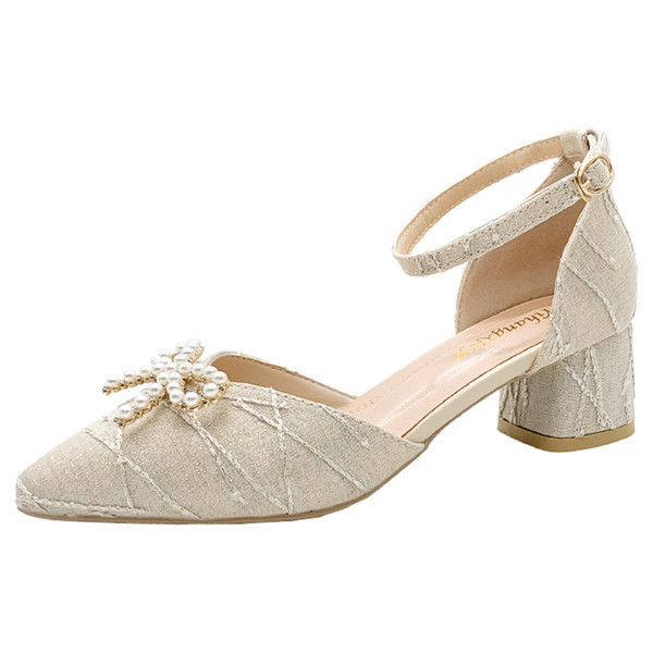 Naiste terava otsaga sandaalid pandla ja pärlipaelaga