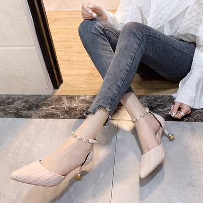 Κομψά γυναικεία παπούτσια με πέρλες και τακούνι