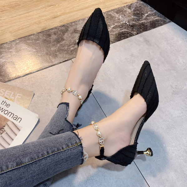 Κομψά γυναικεία παπούτσια με πέρλες και τακούνι
