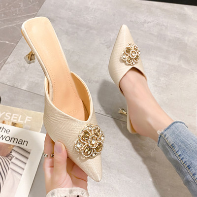 Γυναικεία παντόφλες με τρισδιάστατη διακόσμηση