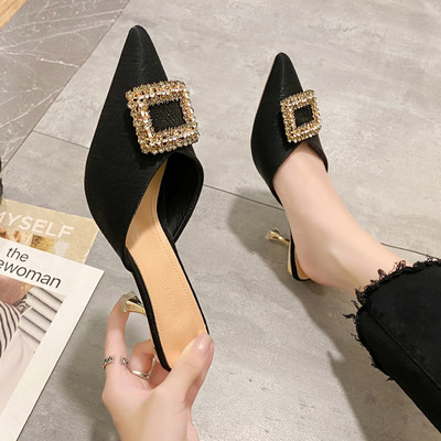 Γυναικεία παντόφλες με τρισδιάστατη διακόσμηση