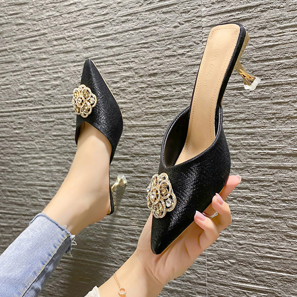 Γυναικεία παντόφλες με τρισδιάστατη διακόσμηση