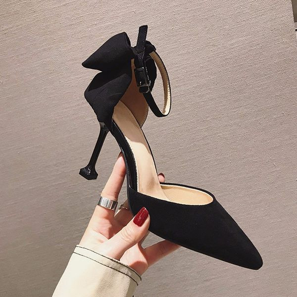 Μοντέρνα γυναικεία μυτερά παπούτσια με τακούνι 8 cm