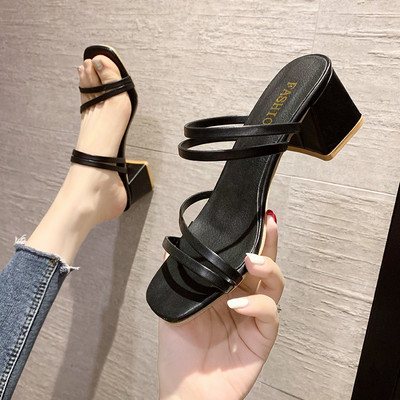 Naiste vabaaja sussid paksu kunstnahast kontsaga