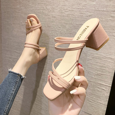 Naiste vabaaja sussid paksu kunstnahast kontsaga