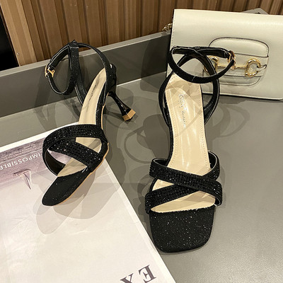 Γυναικεία σανδάλια με τακούνι και διακοσμητικές πέτρεςκαι τακούνι  7 cm