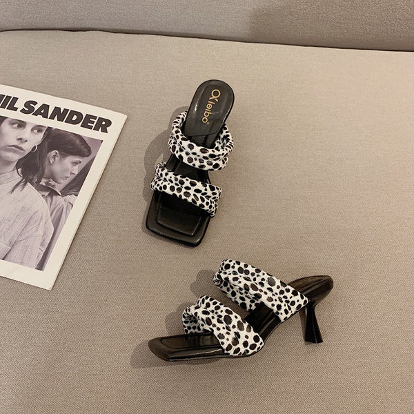 Γυναικείες παντόφλες casual με τακούνι σε πέντε χρώματα