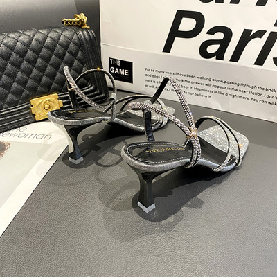 Γυναικεία μοντέρνα σανδάλια με γυαλιστερά σωματίδια και διακοσμητικές  πέτρες