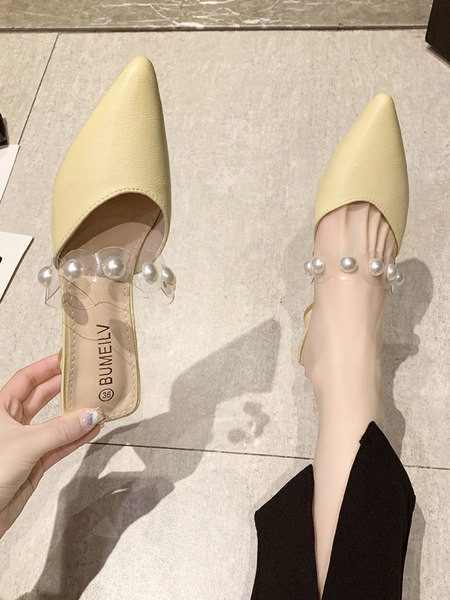 Naiste kinnised paksu kontsa ja pärlitega sussid