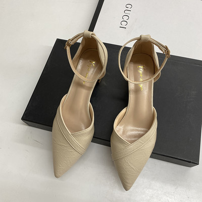 Μυτερό μοντέλο γυναικεία παπούτσια από οικολογικό δέρμα με λουράκια