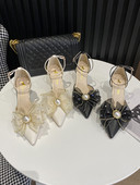 Μυτερό  μοντέλο γυναικεία παπούτσια με κορδέλα και πέρλες