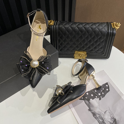 Μυτερό  μοντέλο γυναικεία παπούτσια με κορδέλα και πέρλες