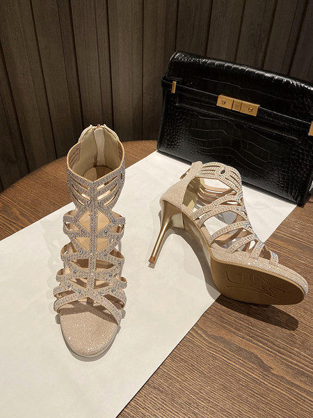 Μοντέρνα γυναικεία σανδάλια με διακοσμητικές πέτρες και λεπτό τακούνι