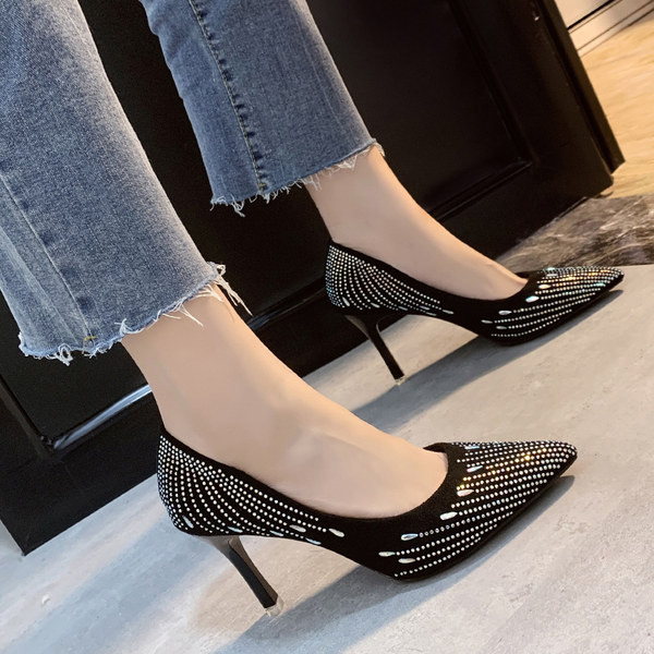 Elegantsed satiinist naistekingad läikivate kivikestega ja 8 cm kontsaga