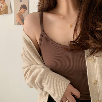 Õhukeste rihmade ja ovaalse kaelusega vabaaja naiste topp