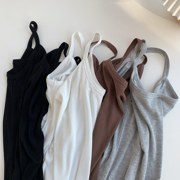 Õhukeste rihmade ja ovaalse kaelusega vabaaja naiste topp