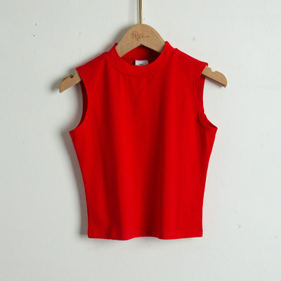 Γυναικεία αμάνικη μπλούζα με μοντέλο σε σχήμα Ο