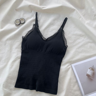 Peenikeste rihmade ja pitsiga naiste topp – mitmes värvitoonis