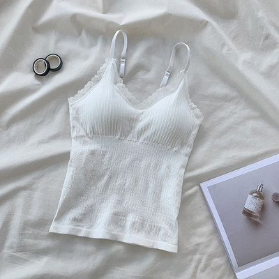 Peenikeste rihmade ja pitsiga naiste topp – mitmes värvitoonis