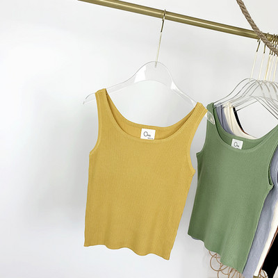 Μοντέρνα γυναικεία αμάνικη μπλούζα με στρογγυλή λαιμόκοψη και φαρδιά τιραντάκια