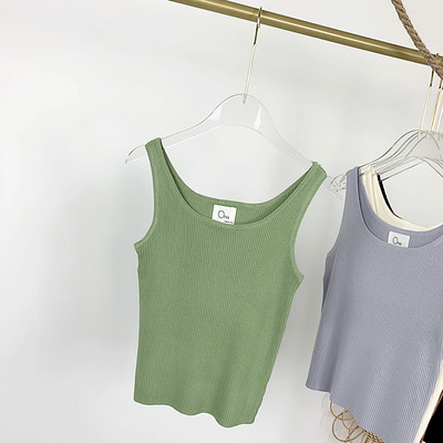 Μοντέρνα γυναικεία αμάνικη μπλούζα με στρογγυλή λαιμόκοψη και φαρδιά τιραντάκια