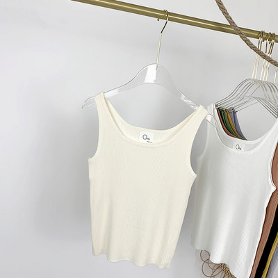 Μοντέρνα γυναικεία αμάνικη μπλούζα με στρογγυλή λαιμόκοψη και φαρδιά τιραντάκια