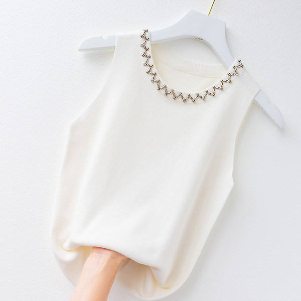 Ümara kaelusega naiste topp – erinevate kaunistustega