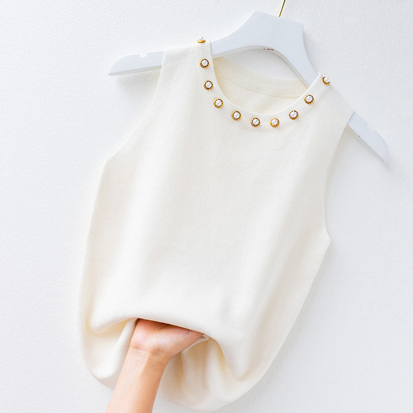 Ümara kaelusega naiste topp – erinevate kaunistustega