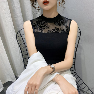 Erinevates värvides kaasaegne naiste topp