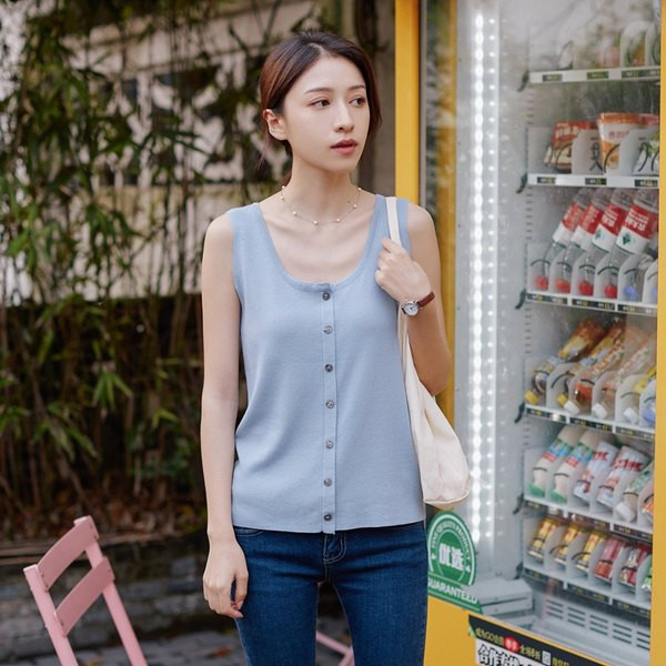 Γυναικείο αμάνικο  με φαρδύ λουράκι και κουμπιά