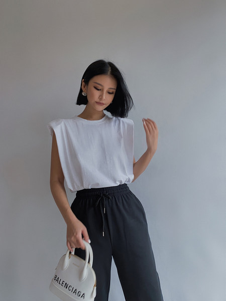 Naiste vabaaja topp O-kaelusega – lai mudel