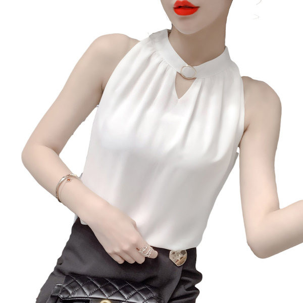 Νέο μοντέλο γυναικείο σατέν αμάνικο με ψηλό κολάρο και μεταλλική διακόσμηση