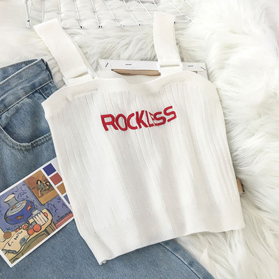 Γυναικείο φανελάκι λεπτό πλεκτό με κεντημένες επιγραφές και τιράντες