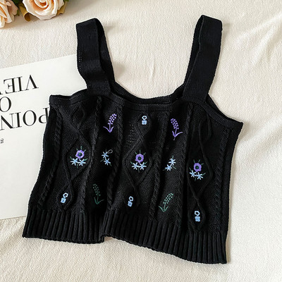 Γυναικείο φανελάκι λεπτό πλεκτό με κεντημένες επιγραφές και τιράντες