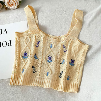 Γυναικείο φανελάκι λεπτό πλεκτό με κεντημένες επιγραφές και τιράντες