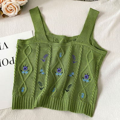 Γυναικείο φανελάκι λεπτό πλεκτό με κεντημένες επιγραφές και τιράντες