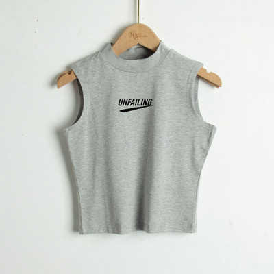 Γυναικεία αμάνικη μπλούζα με επιγραφή και χαμηλό γιακά