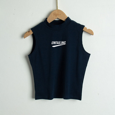 Γυναικεία αμάνικη μπλούζα με επιγραφή και χαμηλό γιακά