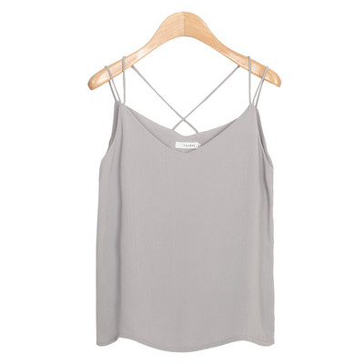 Καθημερινή γυναικεία αμάνικη μπλούζα - ένα καθαρό μοντέλο με λεπτά τιραντάκια