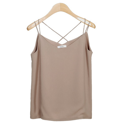 Καθημερινή γυναικεία αμάνικη μπλούζα - ένα καθαρό μοντέλο με λεπτά τιραντάκια