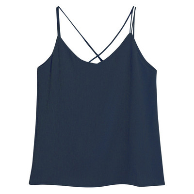 Καθημερινή γυναικεία αμάνικη μπλούζα - ένα καθαρό μοντέλο με λεπτά τιραντάκια