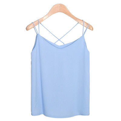 Καθημερινή γυναικεία αμάνικη μπλούζα - ένα καθαρό μοντέλο με λεπτά τιραντάκια