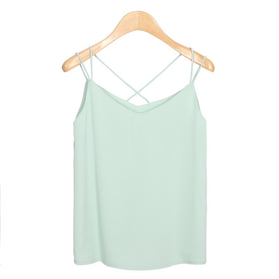 Καθημερινή γυναικεία αμάνικη μπλούζα - ένα καθαρό μοντέλο με λεπτά τιραντάκια