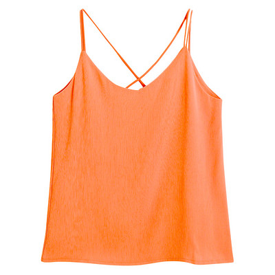 Καθημερινή γυναικεία αμάνικη μπλούζα - ένα καθαρό μοντέλο με λεπτά τιραντάκια