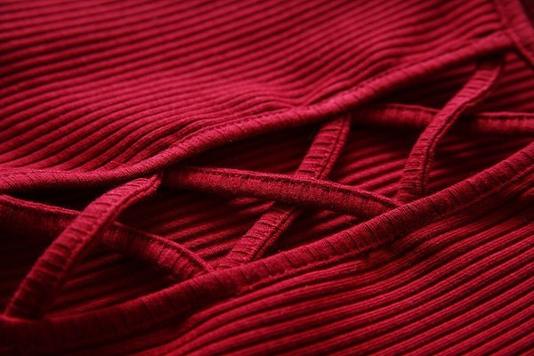 Naiste rinnahoidja õhukeste rihmade ja lipsudega