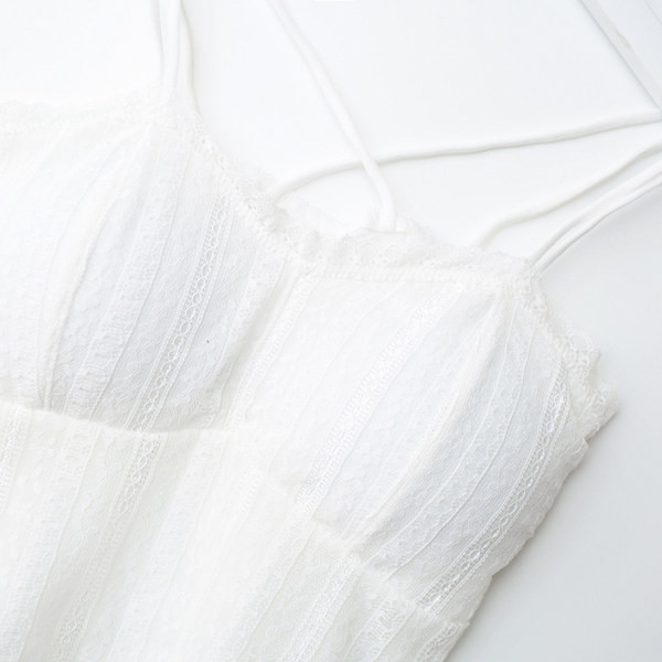 Naiste pitsist ristrihmadega topp